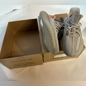 Adidas Yeezy Boost 350 V2 Tail Gt Grey